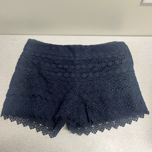 Loft size 8 navy lace shorts - Picture 1 of 4